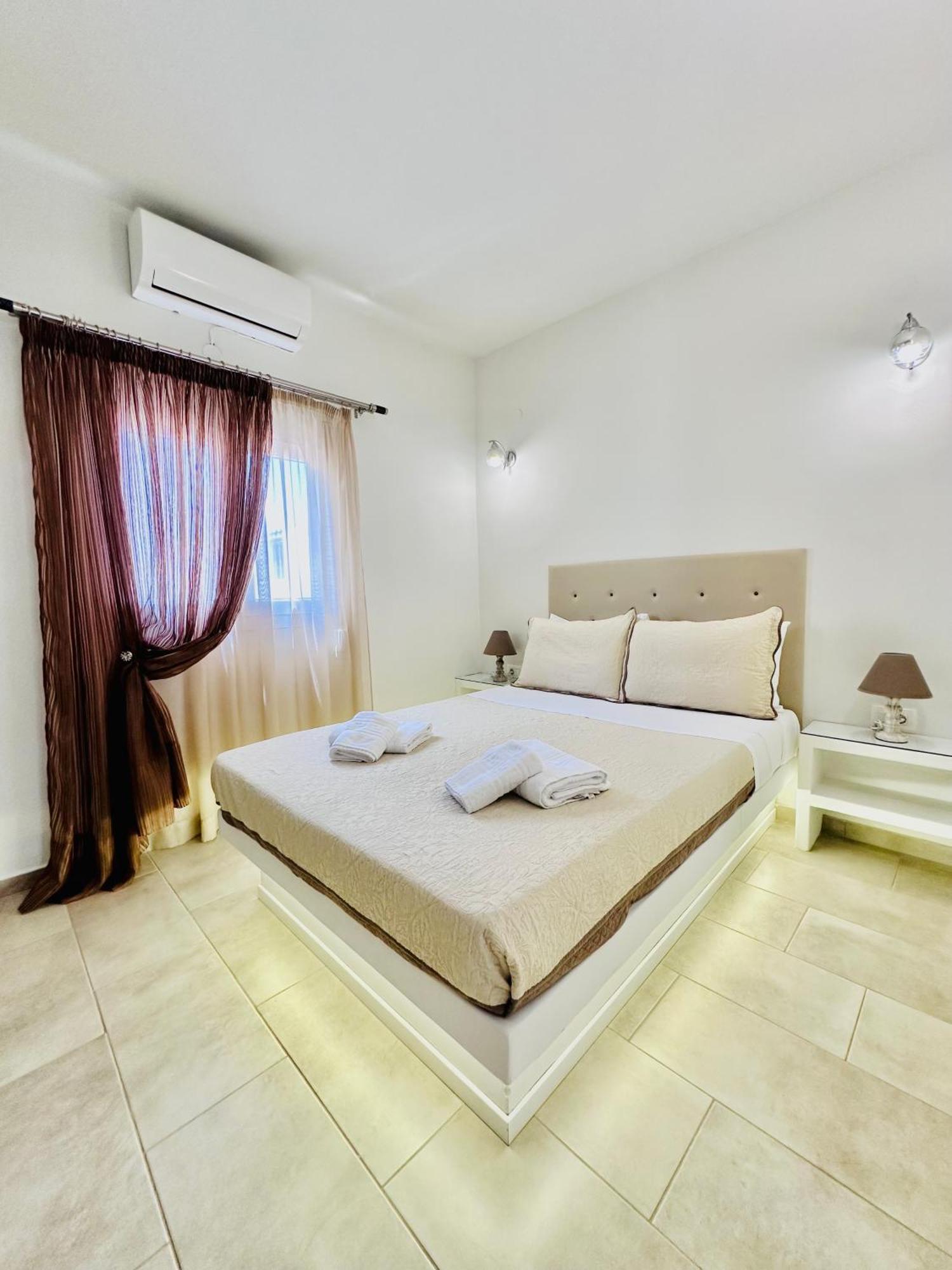 Xrysanthis Home Emporio  Rum bild